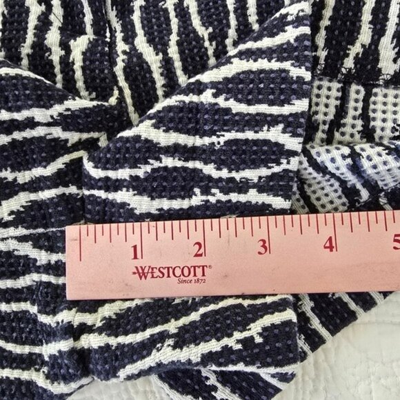 Ann Taylor Loft Women's Riviera Short Size 12 Navy Blue White Textured Vacation - Picture 6 of 12